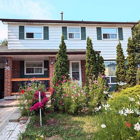 Renovated Cozy Bedroom With Private Washroom Toronto Esterno foto