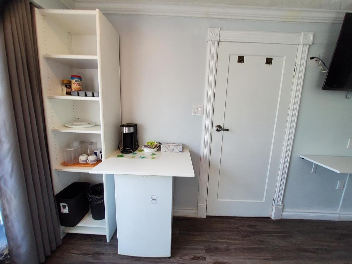 Renovated Cozy Bedroom With Private Washroom Toronto Esterno foto