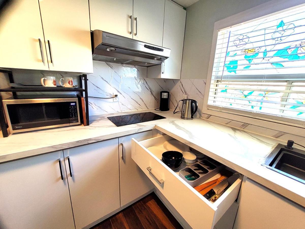 Renovated Cozy Bedroom With Private Washroom Toronto Esterno foto
